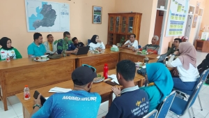 Suasana rapat Forum Kota Baubau sehat di sekretariat Forum pada Sabtu (6/7/2024)