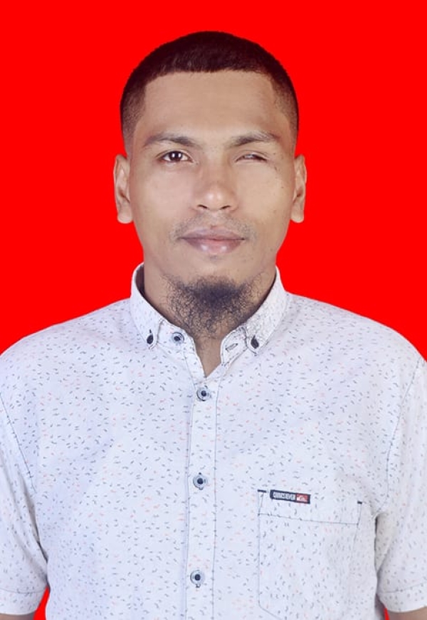 Ade Erdin Ketua Majelis Al-Hijrah Kota Baubau, dan Sekretaris Forum Ikatan Persaudaraan Penyandang Disabilitas Kota Baubau.