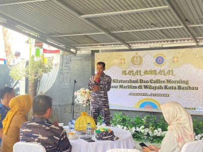 Komandan Pos TNI AL Baubau, Kapten Marinir Catur Suryo M,S.Sos saat memberikan sambutannya kegiata Halal Bihalal