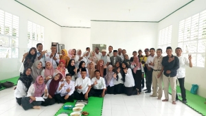 Resmikan Pemakaian Ruang Dewan Guru, Para Guru SMAN 3 Baubau gelar Syukuran dan Doa Bersama