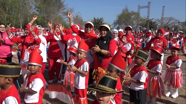 Bunda PAUD Kota Baubau Wa Ode Nursanti Monianse saat menghadiri Semarak OAUD 2023 di Kotamara Baubau Minggu (17/9/2023)