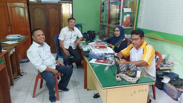 Komisi IV DPRD Sultra, Fajar Ishak Dg Jaya dan Hairudin Konde saat berkunjung di MAN Baubau, Sabtu (28/01/2023)