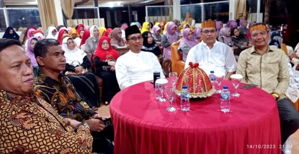Pj Wali Kota Baubau Dr. Muh Rasman Manafi saat menghadiri Peringatan Maulid Nabi Muhammad SAW bersama Keluarga KKSS Kota Baubau Sabtu Malam (14/10/2023)