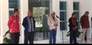 Wagub Sultra, Ir. Hugua saat pimpin apel sore di Dinas Perhubungan