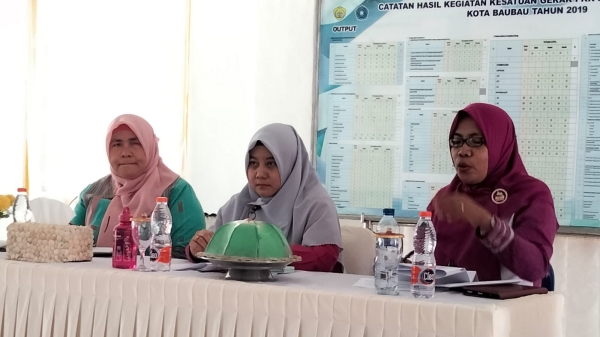 Ketua TP PKK Kota Baubau Ny. Reffiani Dwiatmo saat Rapat Perdana Pengurus TP PKK Kota Baubau  Kamis (9/11/2023)