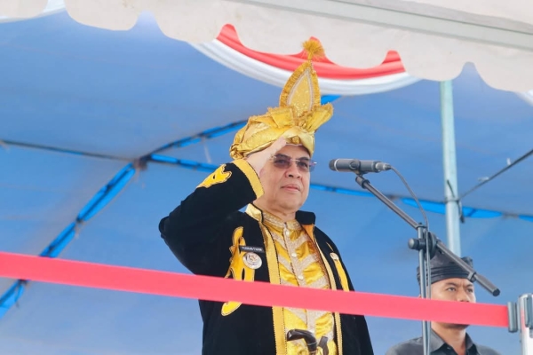 Wali Kota Baubau, H Yusran Fahim, SE saat menjadi Irup Hari Pendidikan Nasional