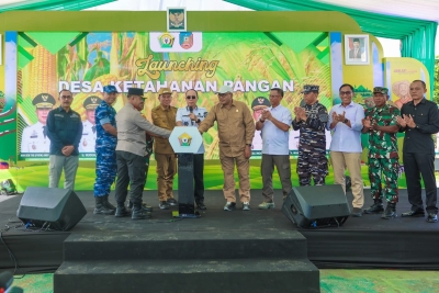 Gubernur Sultra, Andi Sumangerukka bersama Forkopimda saat meresmikan Desa Ketahanan Pangan di Kecamatan Alebo, Konsel