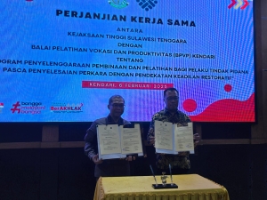 Kajati Sultra DR Hendro Dewanto, SH MH dan Kepala BPVP Kendari Amran, ST