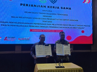 Kajati Sultra DR Hendro Dewanto, SH MH dan Kepala BPVP Kendari Amran, ST