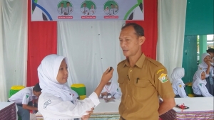 Kepala SMAN 3 Baubau La Ode Mustafa, S.Pd usai mengikuti kegiatan Debat Calon ketua OSIS SMAn 3 Baubau Senin (11/11/2024)