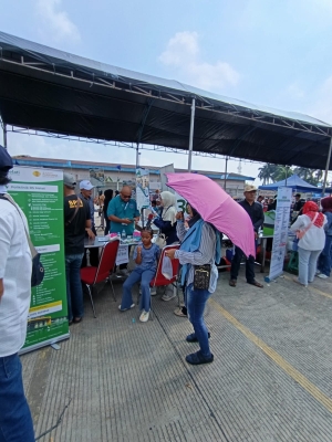 Stand perumahan Green Cisoka Residence (GCK) yang dipadati pengunjung 