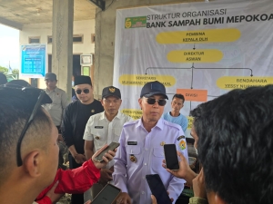 Gubernur Sultra, Andi Sumangerukka saat meresmikan budidaya Margot di Kabupaten Konawe