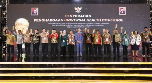 Pemprov Sultra Terima Penghargaan Universal Health Coverage “UHC Award” 2024 Kategori Utama