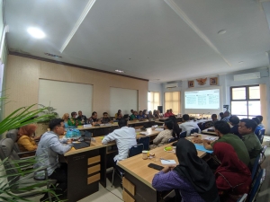 Forum Grup Diskusi (FGD) yang membahas tentang Pemenuhan Kebutuhan Air Minum di Perkotaan di Aula Bappeda Kota Baubau Kamis (5/9/2024)