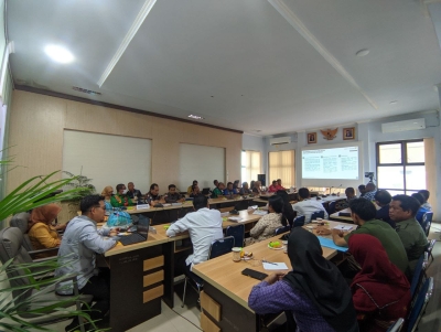 Forum Grup Diskusi (FGD) yang membahas tentang Pemenuhan Kebutuhan Air Minum di Perkotaan di Aula Bappeda Kota Baubau Kamis (5/9/2024)