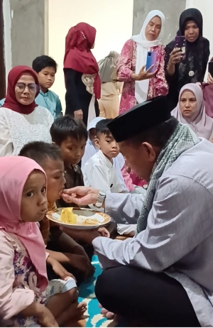 Suasana kegiatan Pemberian Santunan anak yatim atau Pakandeana Anaana Maelu yang dilaksanakan Alumni SMPN Betoambari Angkatan 91 Sabtu (20/7/2024)