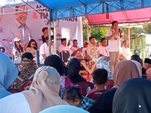 Bakal Calon Wakil Gubernur Sultra, Ir Hugua, saat sosialisasi terbuka di Kecamatan Lakudo, Kabupaten Buteng