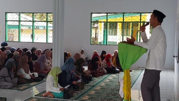 Kepala SMAn 3 Baubau membuka kegiatan pesantren kilat Jumat (15/3/2024)