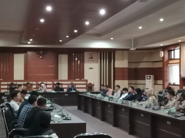 Suasan RDP Komisi IV DPRD Sultra dan Dinas Transnaker Sultra serta mitra perusahaan