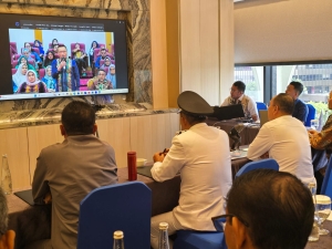 Mayjend TNI (Purn) Andi Sumangerukka memimpin rapat koordinasi perdana pimpinan SKPD dan staf melalui zoom