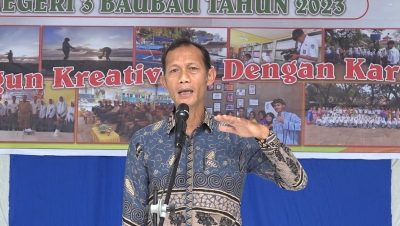 Kepala SMAN 3 Baubau La Ode Mustafa, S.Pd
