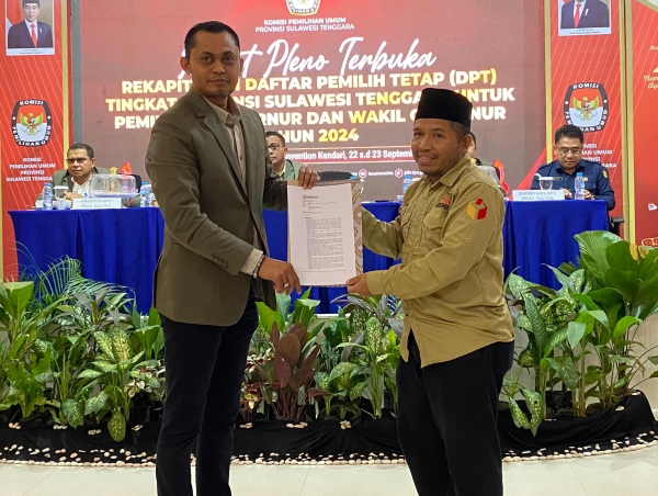 Kadiv Rendatin KPU Sultra, Muhammad Mu&#039;min Fahimudin  dalam rapat pleno rekapitulasi DPT Tingkat Prov Sultra beberapa waktu lalu