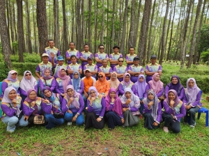 Suasana Kebersamaan CPND Angkatan I Kota Baubau Tahun 2003 di HUtan Pinus Samparona Sabtu (30/12/2023)