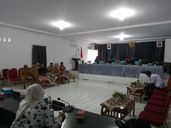 Suasana RDP Kantor Bupati Buteng antara pihak eksekutif dan legislatif di kantor DPRD Buteng
