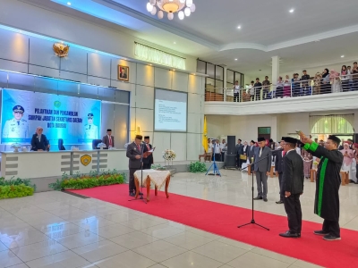 Wali Kota Baubau, H.Yusran Fahim saat melantik La Ode Darusalam sebagai Sekda defenitif